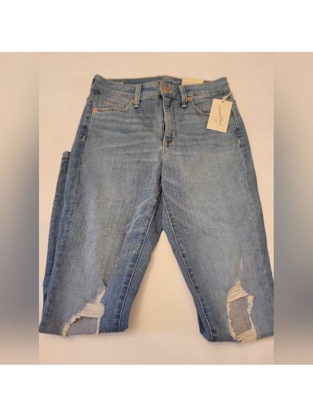 Universal Threads Blue Distressed Jeans Size 6 New With Tags Spring